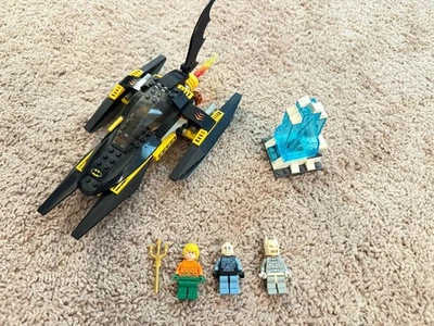 LEGO DC Super Heroes: 76000 Arctic Batman vs. Mr. Freeze Aquaman on Ice COMO ESTÁ Foto 1 de 4