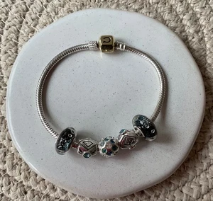 Chamilia 14ct gold clasp 19cm bracelet & 5 charms - Picture 1 of 7