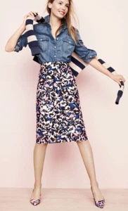 Falda corta alineada J Crew con estampado floral de hibisco azul rosa negro flor talla 6 - Imagen 1 de 5