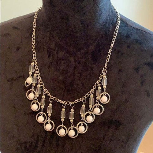 VETEMENTS Collana Divertente Stile Frange Accessori Paparazzi Argento e Bianco