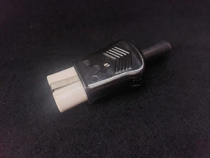 alter Bakelit Heißgerätestecker Stecker für Heißgeräte mit Kabeltülle - Bild 1 von 4