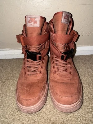 Nike SF Air Force 1 Alto 'Melocotón Polvoriento' Talla 7M/Talla 8.5W 857872-202 Foto 1 de 4