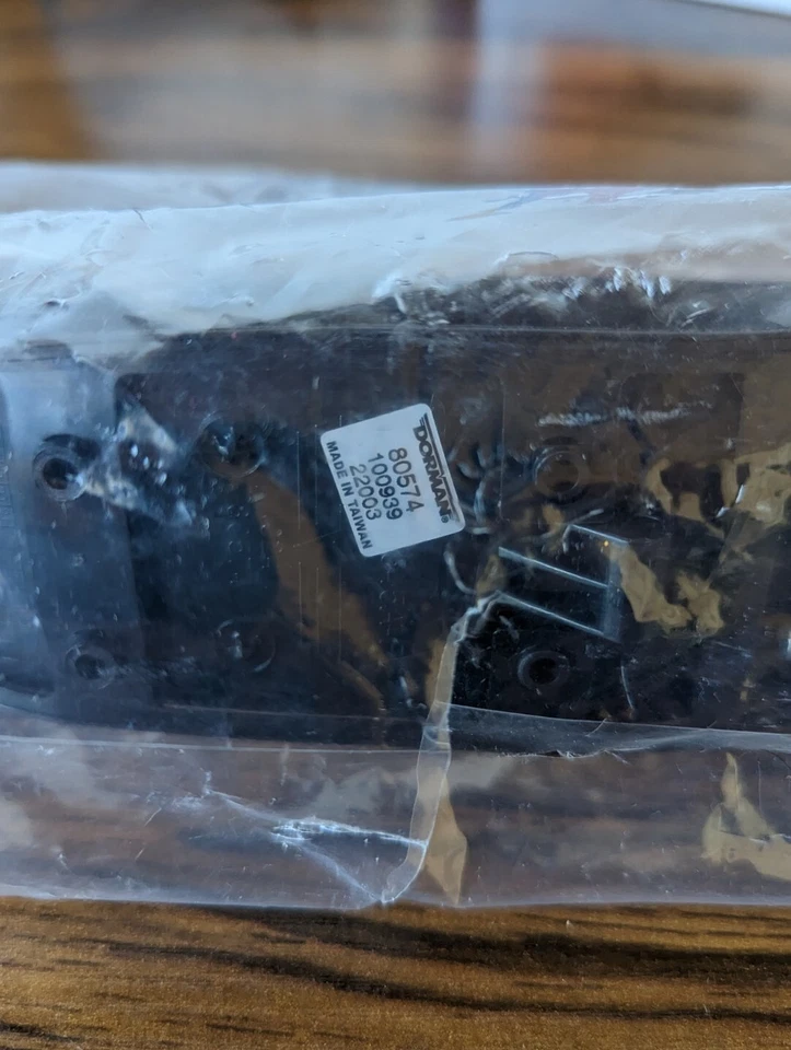 Manija de puerta exterior Dorman/Help 80574 apta para Chevrolet GMC Silverado, Suburban Foto 1 de 4