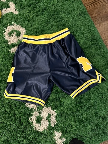 100% Authentic Mitchell & Ness 91-92 Michigan Wolverines Shorts Sz 44 L Cover
