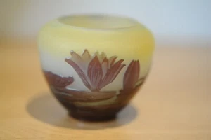 Galle cameo Glass vase 7 cm water lillies - Picture 1 of 1
