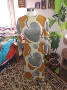 VESTIDO DE HOJA MOD DE COLECCIÓN MCM TELA BRILLANTE HECHA A MANO PLATA ORO BLANCO AÑOS 70  - Imagen 1 de 6