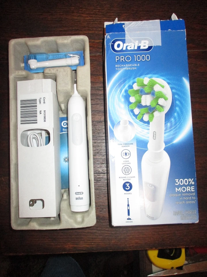 Oral B Pro 1000 три (3) скорости электрическая зубная щетка отличном открытой коробке инвентарь - Изображение 1 из 1