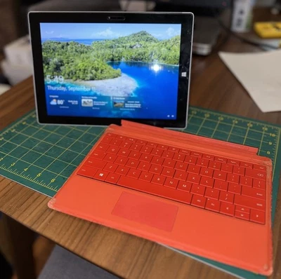 1645 Microsoft Surface 3 Atom x7-z8700 1.6GHz 128GB SSD 4GB RAM Windows 10 - Image 1 of 4