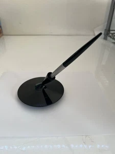 VINTAGE THE PARKER PEN COMPANY PEN HOLDER WITH WORKING PEN BLACK INK - Picture 1 of 7