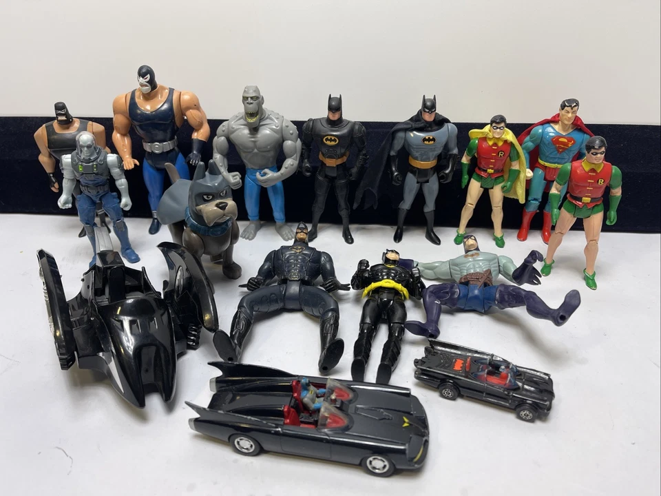Lote de 16 Figuras de Acción Kenner Batman La Serie Animada Años 90 De Colección Foto 1 de 4