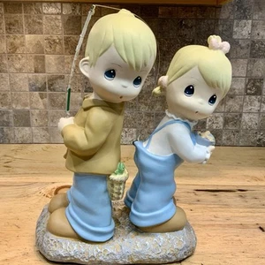 SELTEN 13" Precious Moments "Kids Fishing" Garten Statue Junge & Mädchen CobraCo Mfg 2007 - Bild 1 von 24