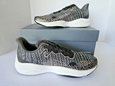 New Balance® Mujer 8W FuelCell Shift TR v2 Correr Foto 1 de 4