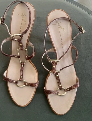 Женские сандалии Giuseppe Zanotti 39 1/5 ЕС, 7 1/2 США коричневый кожаный ремешок каблуки - Изображение 1 из 2