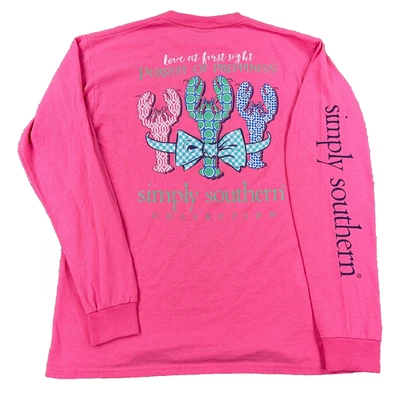 Camiseta Simply Southern Feminina Manga Longa Rosa Média Laço Lagosta - Imagem 1 de 4