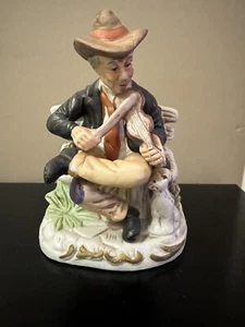 Vintage Hi Mark Figurine Man sitting on a Bench playing fiddle with dog  SAGK0 - Picture 1 of 6