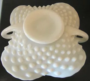 Piatto caramelle vintage Fenton bianco vetro latte doppio manico bordo increspato - Foto 1 di 3