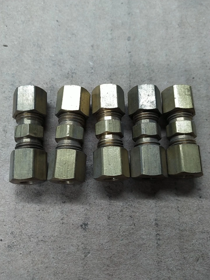 (5) 362-03-03 Brass Compression Union 3/16" OD Tube to 3/16" OD Tube - Image 1 of 1