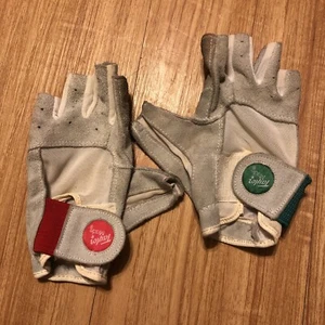 Vtg Taylor Made TM Ladies Golf Gloves Right & Left Hand Size Ladies Medium Used - Picture 1 of 10