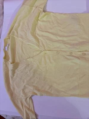 Cárdigan suéter GAP amarillo con botones para mujer talla S cuello en V manga larga ligero Foto 1 de 2