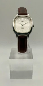 Reloj diario Timex Indiglo WR30M 25 mm plateado vintage (febrero 2004) para mujer casi nuevo - Imagen 1 de 7