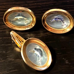 Vintage Foster Gold Tone Lucite Intaglio Blue Marlin Fish Cuff links Tie bar Set - Picture 1 of 10