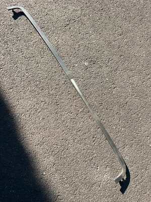 78–86 PPORSCHE 928, ВЕРХНЯЯ АЛЮМИНИЕВАЯ ОТДЕЛКА ЗАДНЕГО ЛЮКА, ОТ ОРИГИНАЛЬНОГО ПРОИЗВОДИТЕЛЯ, - Изображение 1 из 2