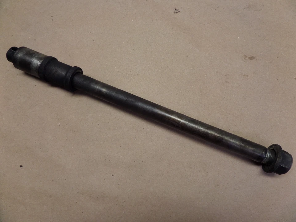 Honda Shadow VT500 C 1985 eje de rueda trasera Foto 1 de 1