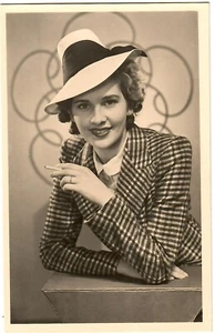 Nice Glamorous post card from France 1920's - Picture 1 of 1