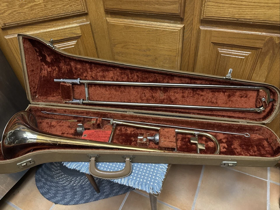 "Instrumento musical vintage Holton colegial trombón de latón estuche rígido 7,5"" .46""" Foto 1 de 4