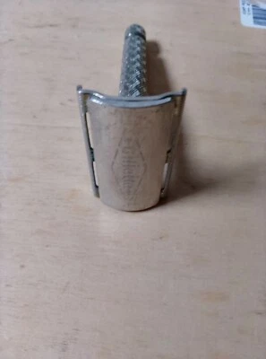 Rasoio  gilette tech (Usato)   Manico Pesante Ottone Peso Totale 60 G (Raro) - Immagine 1 di 4