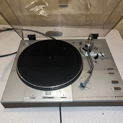 Sanyo TP-1030 прямой привод 2 двигателя проигрыватель пластинок пылезащитный чехол работает отлично - Изображение 1 из 4