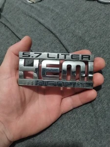 Z9# 2002-2008 DODGE RAM 5.7 LITER MAGNUM HEMI FENDER EMBLEM LOGO BADGE - Bild 1 von 2