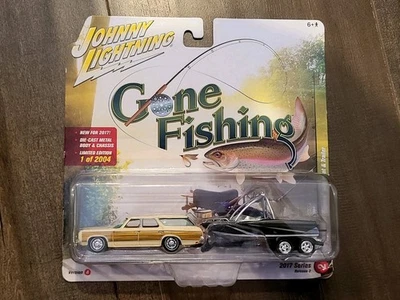 JOHNNY LIGHTNING 1:64 GONE FISHING 1973 CHEVROLET CAPRICE w/ BOAT AND TRAILER - Image 1 of 4