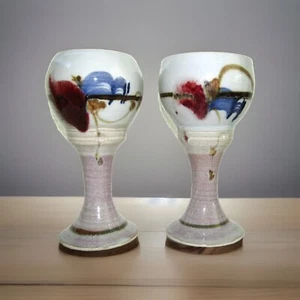 Par de copas de cáliz de gres/vino hecho a mano Studio Art usadas en excelente estado - Imagen 1 de 11