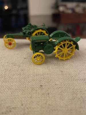 1/50 John Deere Model D & 1:64 replica of a 1914 Waterloo Boy: SEE DETAILS - Image 1 of 4