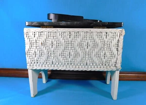 Caja de brillo de zapatos de mimbre/madera vintage de los años 30-40 jaspeada negra/gris con bisagras superior - Imagen 1 de 7