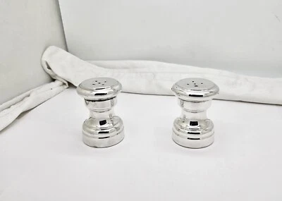 PAR DE SALEROS Y PIMENTEROS CARTIER #7 PLATA ESTERLINA, 2 3/16" Foto 1 de 4