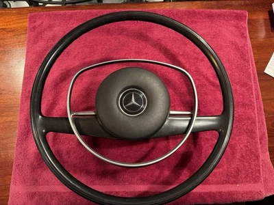 Volante vintage Mercedes-Benz años 70 W108 W109 W110 W111 W113 W114 W115 Foto 1 de 4