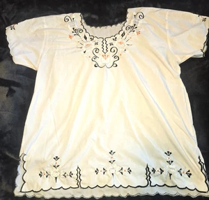 Weißes Kurzarm-Top mit Blumenstickerei und Jakobsmuschel-Details Damen Größe XL - Bild 1 von 7