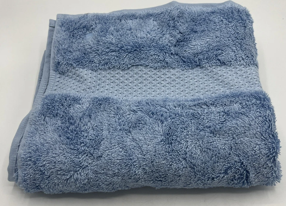 Toalha de mão Yves Delorme Etoile Azur azul claro 22” x 39” nova lacrada - Imagem 1 de 4