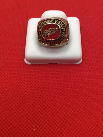 Detroit Red Wings Championship Ring 1997 Stanley Cup Ring  -Size 8 Cover