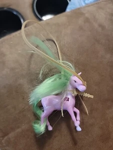 JA-RU 216491 Little Wing Pony Kunststoff Puppe Spielzeug rosa Pferd Mode grüne Haare - Bild 1 von 6