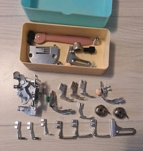 Lot Of 25 Pieces Sewing Pachine Parts Attachments With Zig Zag Case - Picture 1 of 3
