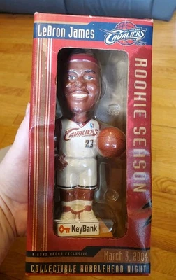 LeBron James #23 ROOKIE SEASON Bobblehead Night 3 de março de 2004 Cavs oficiais - Imagem 1 de 3