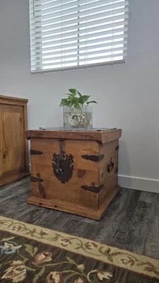 Cofre cubo Pottery Barn, marrón claro, 18 pulgadas x 18 pulgadas x 18 pulgadas, sin mascotas/sin humo Foto 1 de 4