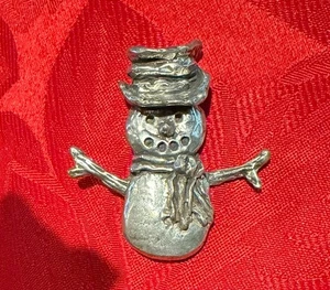 Winter Schneemann Zylinder Mütze & Schal Anstecknadel silberfarben Metall 2 Zoll - Bild 1 von 4