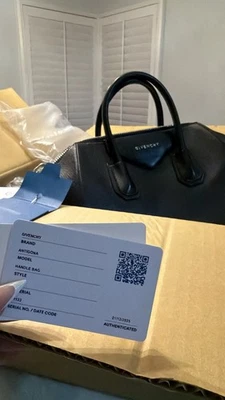 Bolso de hombro Givenchy Antigona de cuero granulado negro 2 vías usado Foto 1 de 3