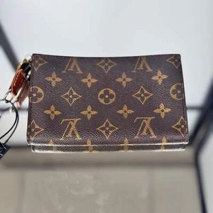 Inodoro Louis Vuitton con monograma 15 - Imagen 1 de 9