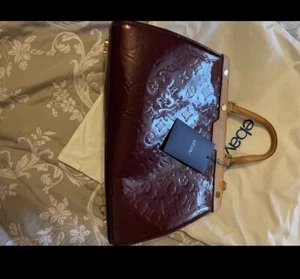Louis Vuitton Vernis Brea MM Amarante – Elegante Designertasche in Top-Zustand - Bild 1 von 7