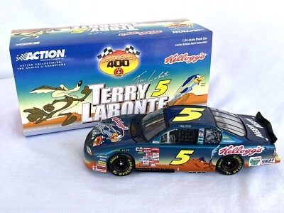 2001 Action #5 Terry Labonte Kellogg's/Looney Tunes Monte Carlo 1:24 NASCAR - Image 1 of 4